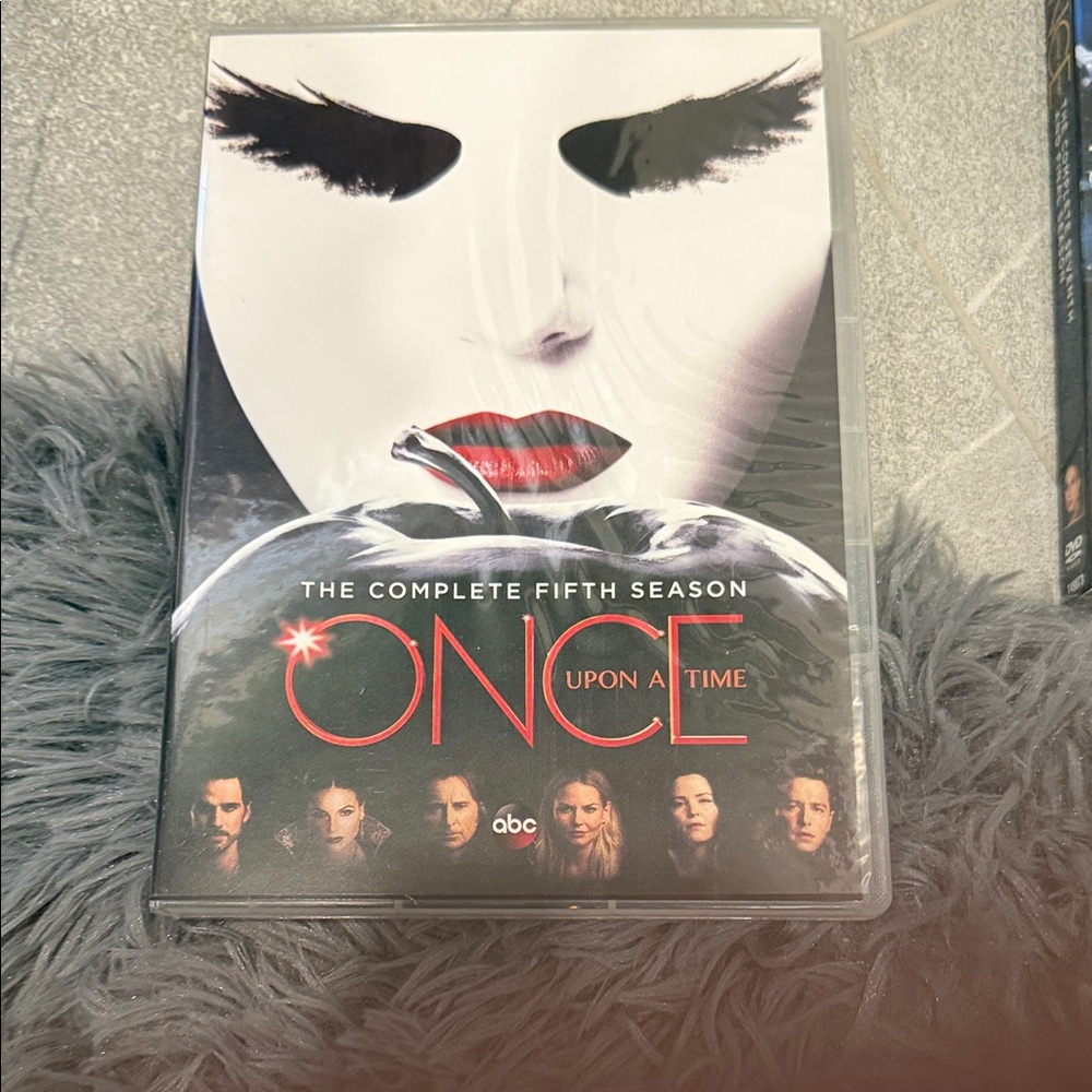 Once Upon a Time DVD Box Set - Complete Seasons (Set of 5) - Picture 6 of 10